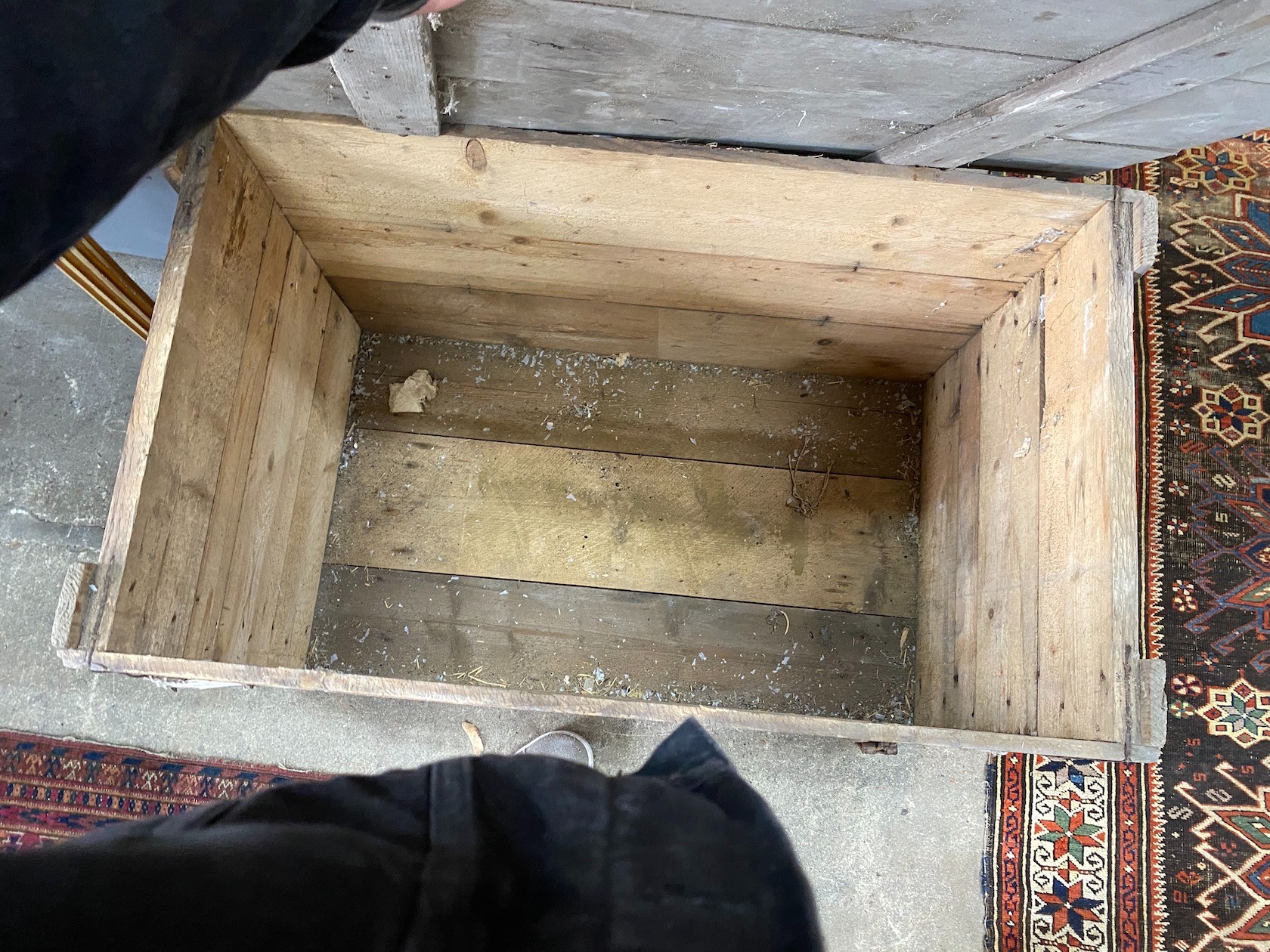 A vintage pine crate marked Davis Davis hd., Folkestone, width 84cm, depth 49cm, height 56cm